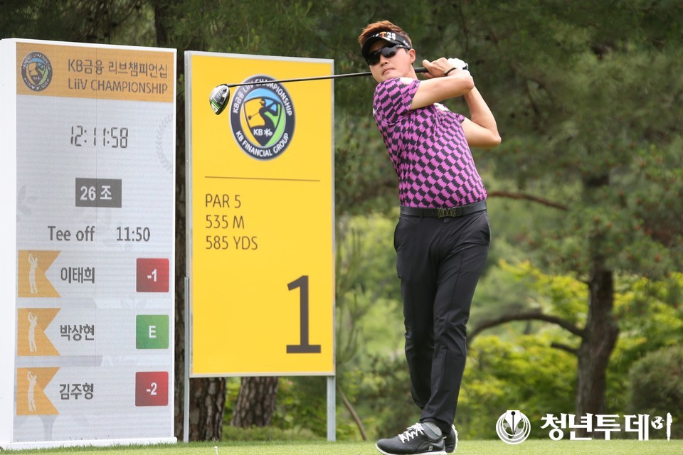 이태희가  2라운드 1번홀 티그라운드에서 티샷을 하고 있다. 2021.05.29