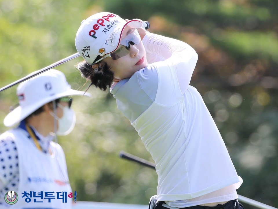 티샷하는 지수진프로