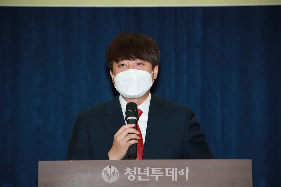 이준석 국민의힘대표가 30일 오전10시 서울시 영등포구 국회의원회관2층 소강당에서 “재외동포정책 새 정부에 바란다”는 주제로 제5회 재외동포정책 포럼에서 축사를 하고 있다.2022.03.30.