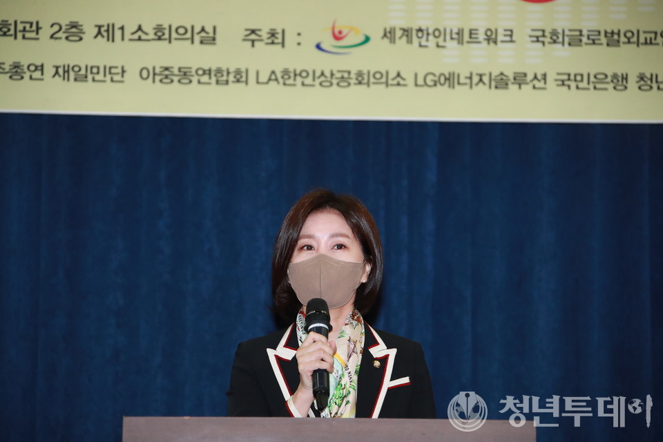 허은아 국민의힘 의원이 30일 오전10시 서울시 영등포구 국회의원회관2층 소강당에서 “재외동포정책 새 정부에 바란다”는 주제로 제5회 재외동포정책 포럼에서 축사를 하고 있다.2022.03.30.