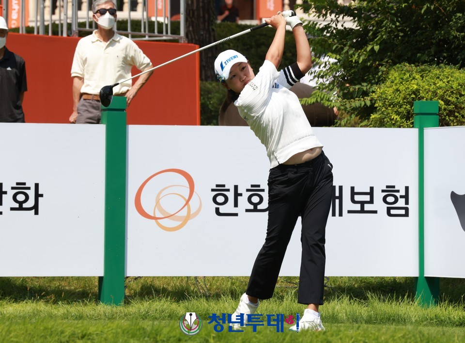 2022 KLPGA투어 하반기 첫 메이저 대회인 ‘한화 클래식 2022’(총상금 14억 원, 우승상금 2억 5,200만 원)이 강원도 춘천에 위치한 제이드팰리스 골프클럽(파72/6,777야드)에서 대회 이틀인 26일 조혜림이 우승을 향한 티샷을 하고 있다. 2022.08.26.