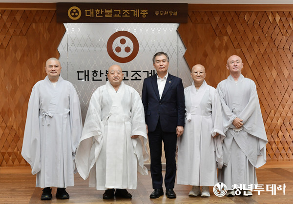 김현기 의장이 지난 30일 조계사를 방문해 총무원장 원행스님과 주지 지현스님을 차례로 예방했다. 사진=서울시의회