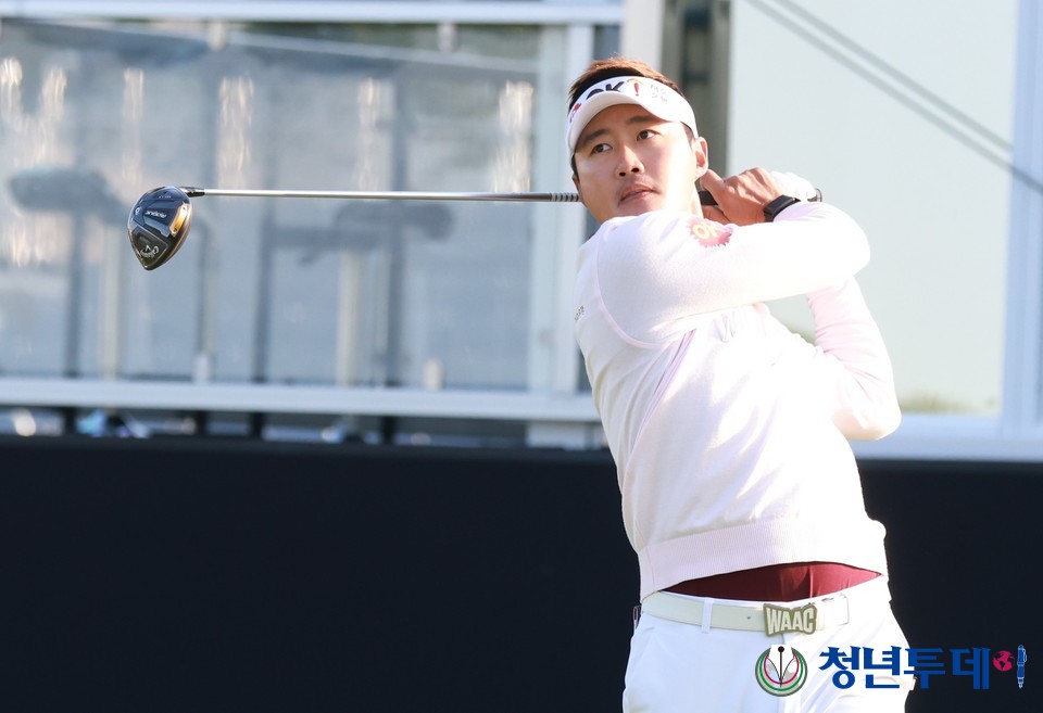 대회 첫쨋날인 6일 이태희가 우승을 향한 티샷으로 10번 홀 에서 우승을 향해 출발했다.2022.10.05