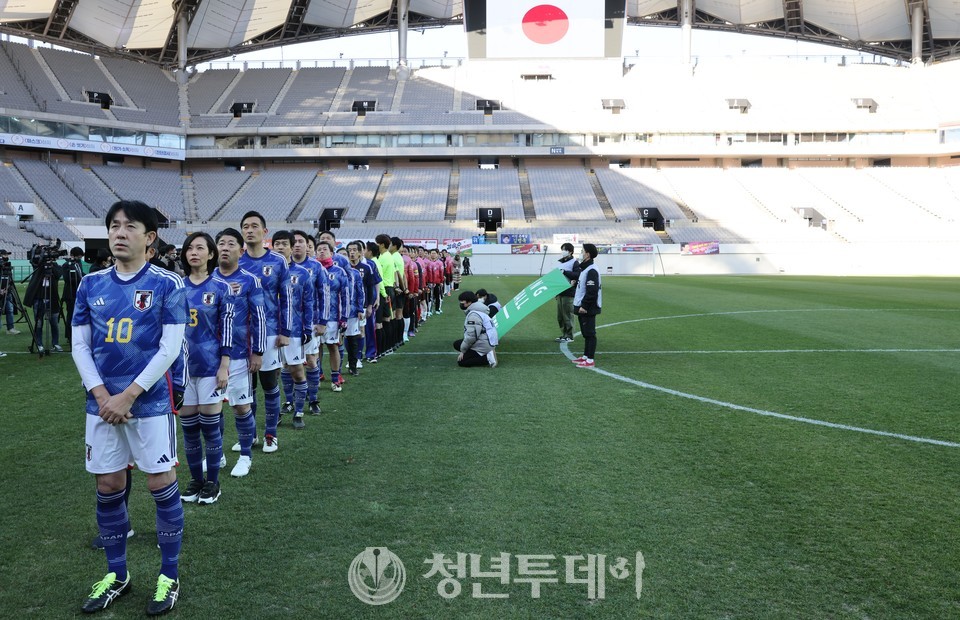 국민의례하는 일본선수들.2022.11.26