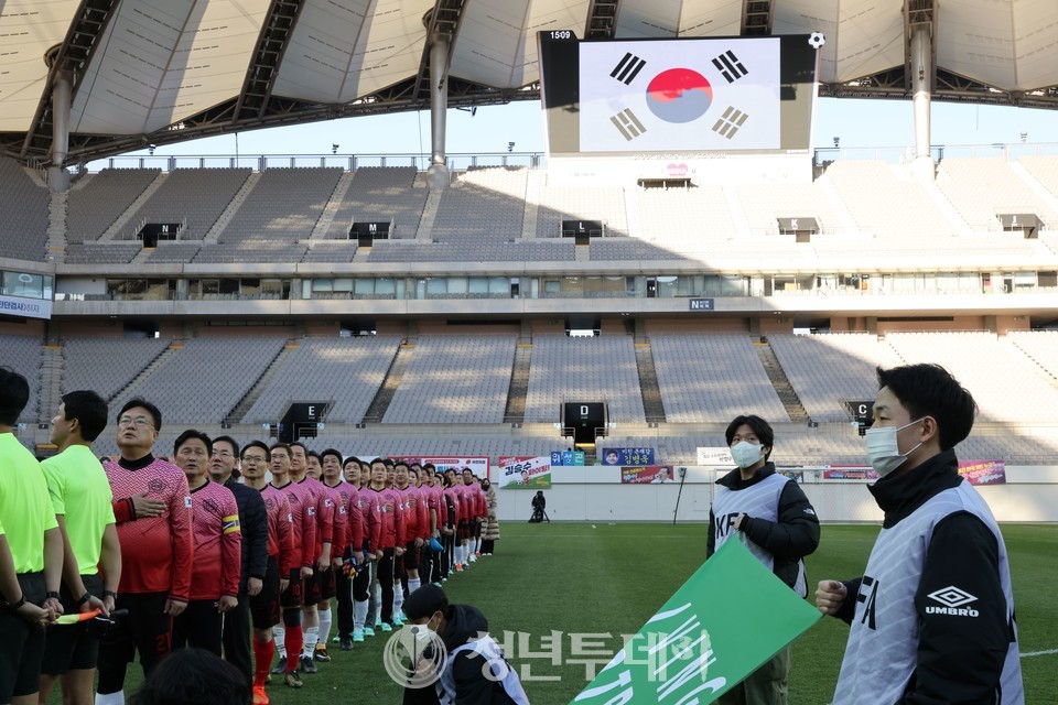국민의례하는 한국선수들.2022.11.26