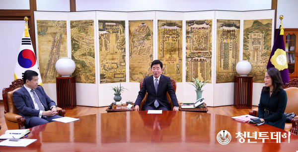 청취 모습. 사진=국회의장실