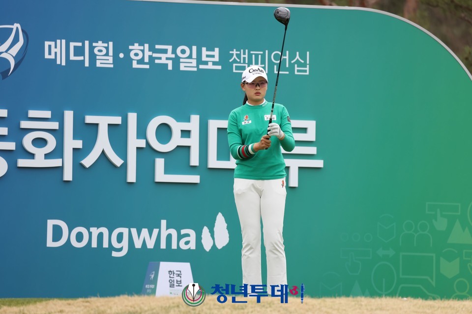 최예본이 13일 경기도 여주에 위치한 페럼클럽에서 열린 2023시즌 KLPGA투어의 네 번째 대회인 ‘메디힐·한국일보 챔피언십’10번홀 에서 우승을 향한 티샷 준비를 하고 있다. 2023.04.13.