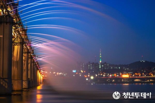 서울브릿지 맛-켓이 개최되는 잠수교와 무지개분수 야경. 사진=서울관광재단