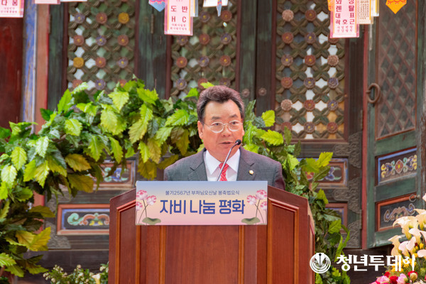 지난 5월 27일 ‘봉은사 봉축법요식’ 에서 강남구의회 김형대 의장이 축사를 하고 있다.사진=강남구의회