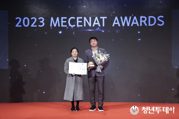 넷마블문화재단, ‘2023 한국메세나대회’서 ‘문화공헌상’ 수상.(왼쪽부터 이은복 문화체육관광부 예술정책관, 김성철 넷마블문화재단 대표). 사진=넷마블문화재단