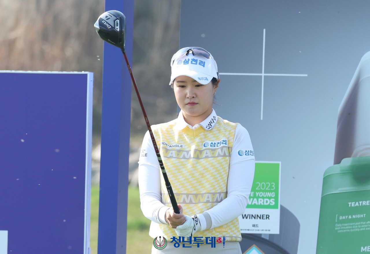 고지우가 인천 중구 영종도에 위치한 클럽72의 하늘코스에서 열린 KLPGA 메디힐 챔피언십에서 우승을 향한 티샷을 준비 하고 있다. 2024.04.14 [사진=영종도 김원혁 기자]