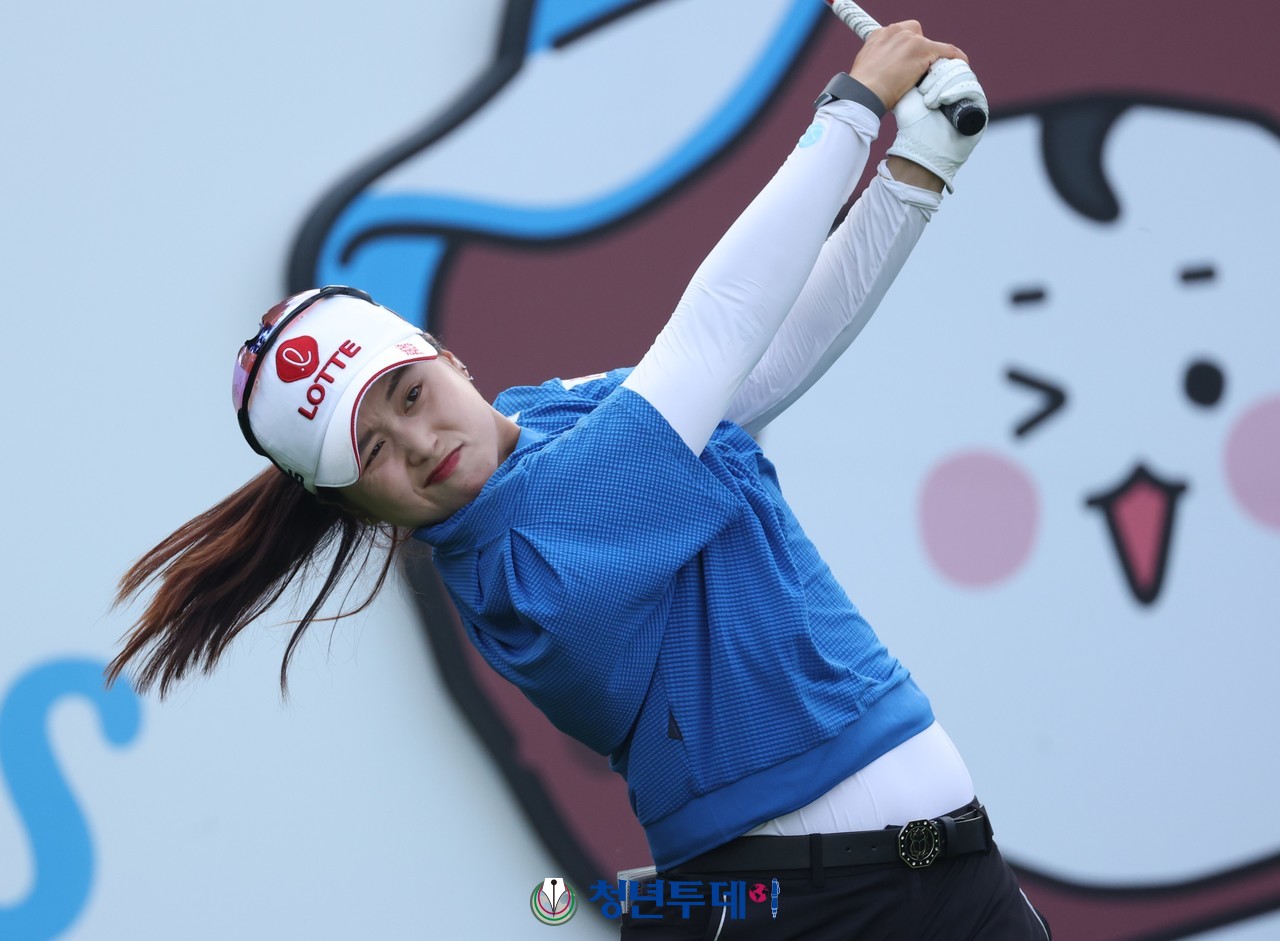 최혜진이 대회 둘쨋날인 2일 10번 홀에서 우승을 향한 티샷을 하고있다. 2024.08.02. [사진=제주 김원혁 기자]