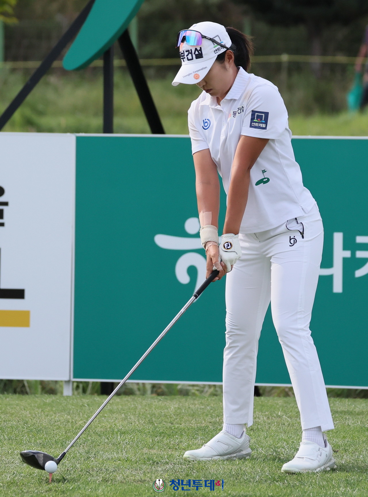 장수연이 28일 인천 청라에 위치한 베어즈베스트 청라에서 열리는 2024 KLPGA투어 스물다섯 번째 대회인 ‘하나금융그룹 챔피언십’17번 PAR홀 에서 티샷을 향한 어드레스를 하고 있다. 2024.09.28[사진=청라 김충구 기자]