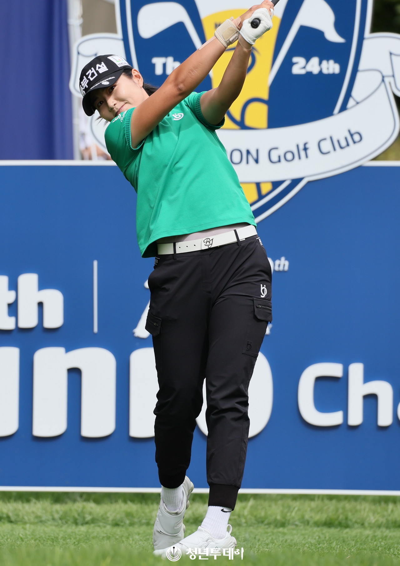 장수연이 3일 경기 여주에 위치한 블루헤런 골프클럽에서 열린 KLPGA'하이트진로 챔피언십' 대회서 우승을 향한 드라이버 티샷을 하고 있다. 2024.10.03 [사진=여주 김충구 기자]