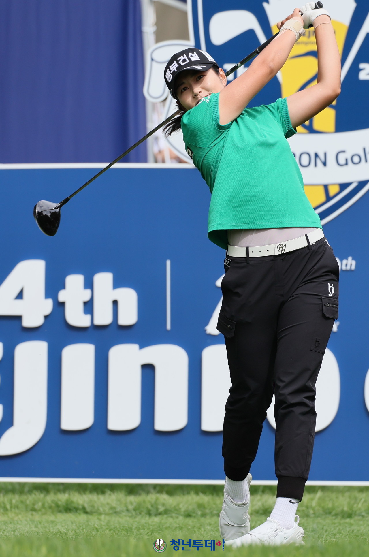 장수연이 3일 경기 여주에 위치한 블루헤런 골프클럽에서 열린 KLPGA'하이트진로 챔피언십' 대회서 우승을 향한 드라이버 티샷을 하고 있다. 2024.10.03 [사진=여주 김충구 기자]
