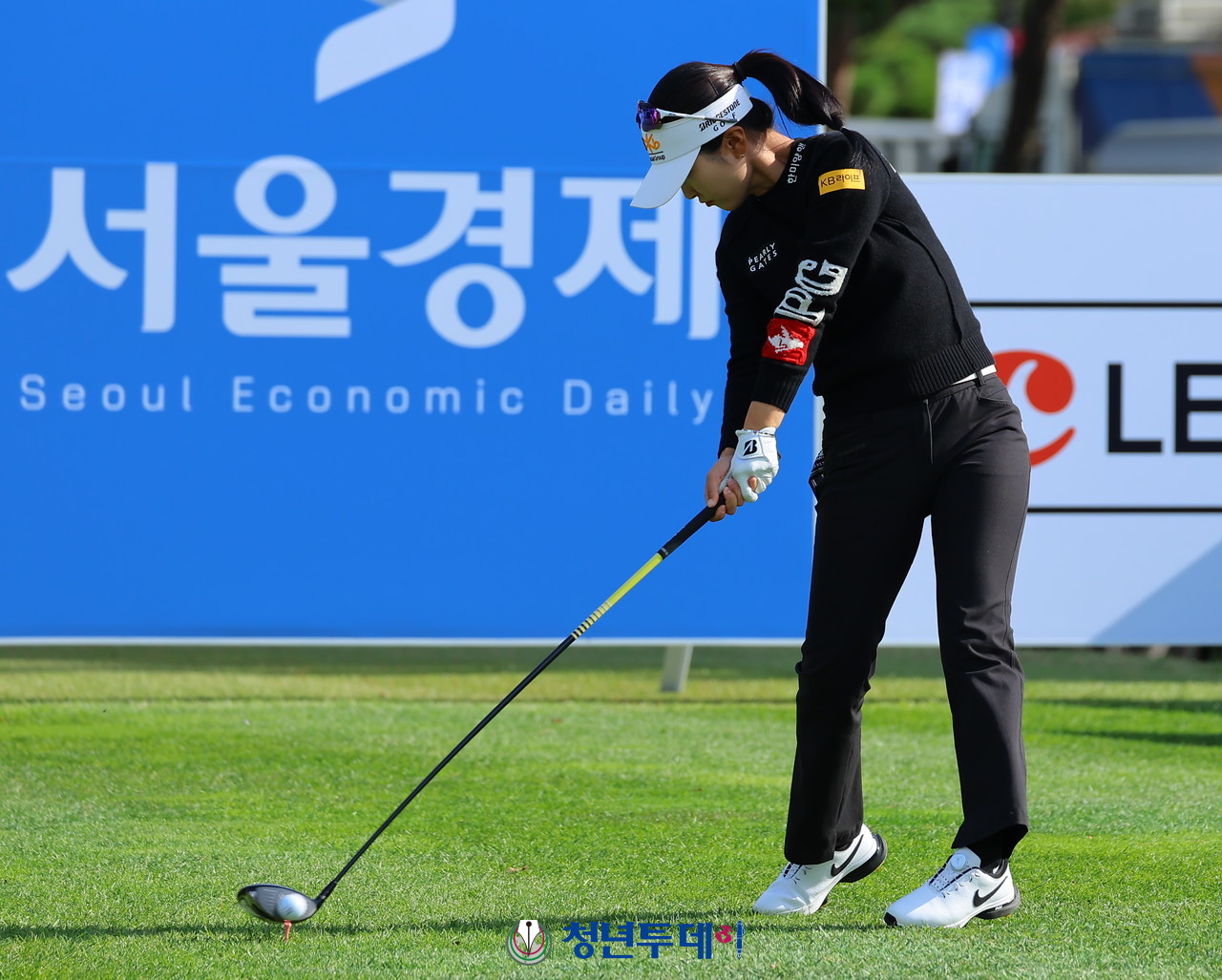 이예원이 지난 24일 경기도 용인시에 위치한 88컨트리클럽(파72/ 6,694야드)에서 막을 올린 2024 KLPGA투어의 스물아홉 번째 대회인 ‘덕신EPC·서울경제 레이디스 클래식(총상금 10억 원, 우승상금 1억 8천만 원)’에서 우승을 향한 드라이버티샷을 하고있다.2024.10.25[사진=김충구 기자]