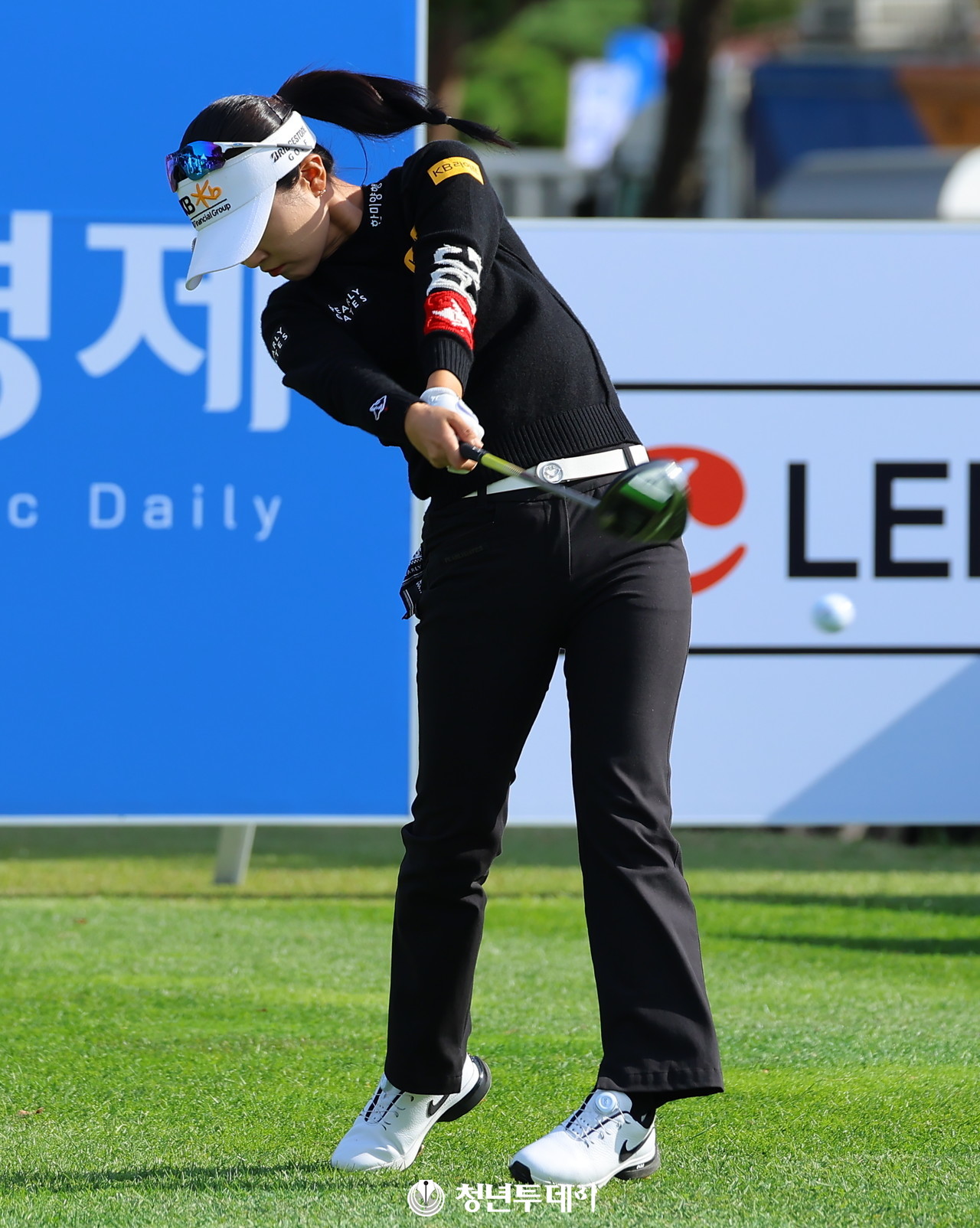 이예원이 지난 24일 경기도 용인시에 위치한 88컨트리클럽(파72/ 6,694야드)에서 막을 올린 2024 KLPGA투어의 스물아홉 번째 대회인 ‘덕신EPC·서울경제 레이디스 클래식(총상금 10억 원, 우승상금 1억 8천만 원)’에서 우승을 향한 드라이버티샷을 하고있다.2024.10.25[사진=김충구 기자]
