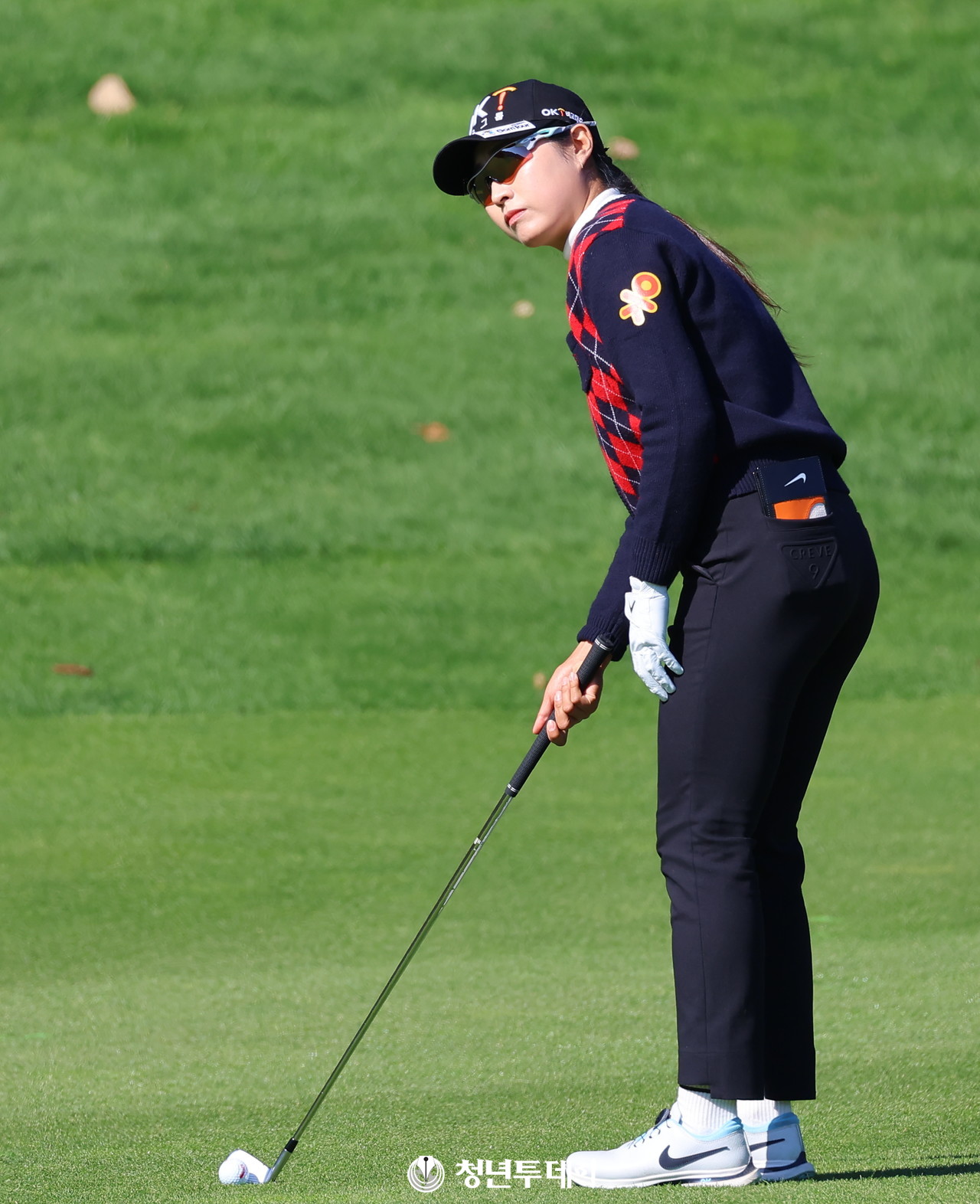 OK저축은행 김우정이 8일 강원도 춘천에 위치한 라비에벨 컨트리클럽(파72/6,788야드)에서 막을 올린 2024시즌 KLPGA투어 최종전인 ‘SK텔레콤 · SK쉴더스 챔피언십 2024’(총상금 10억 원, 우승상금 2억 5천만 원)’에서 플레이를 진행하고있다. 2024.11.08[사진=춘천 김충구 기자]