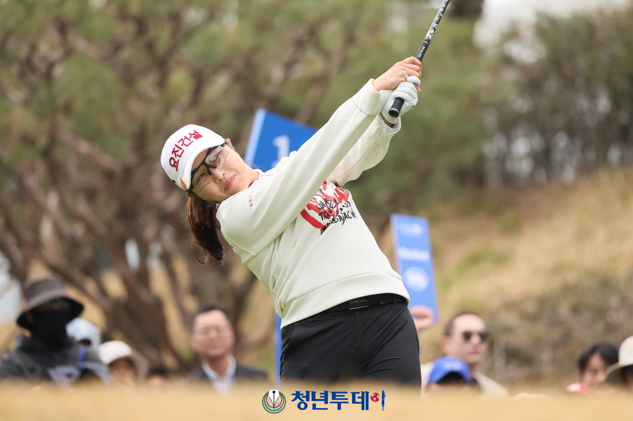 서연정이 대회 둘쨋날인 4일 우승을 향한 드라이버 티샷을 하고있다. 2025.04.04[사진=청년투데이 김충구 기자]