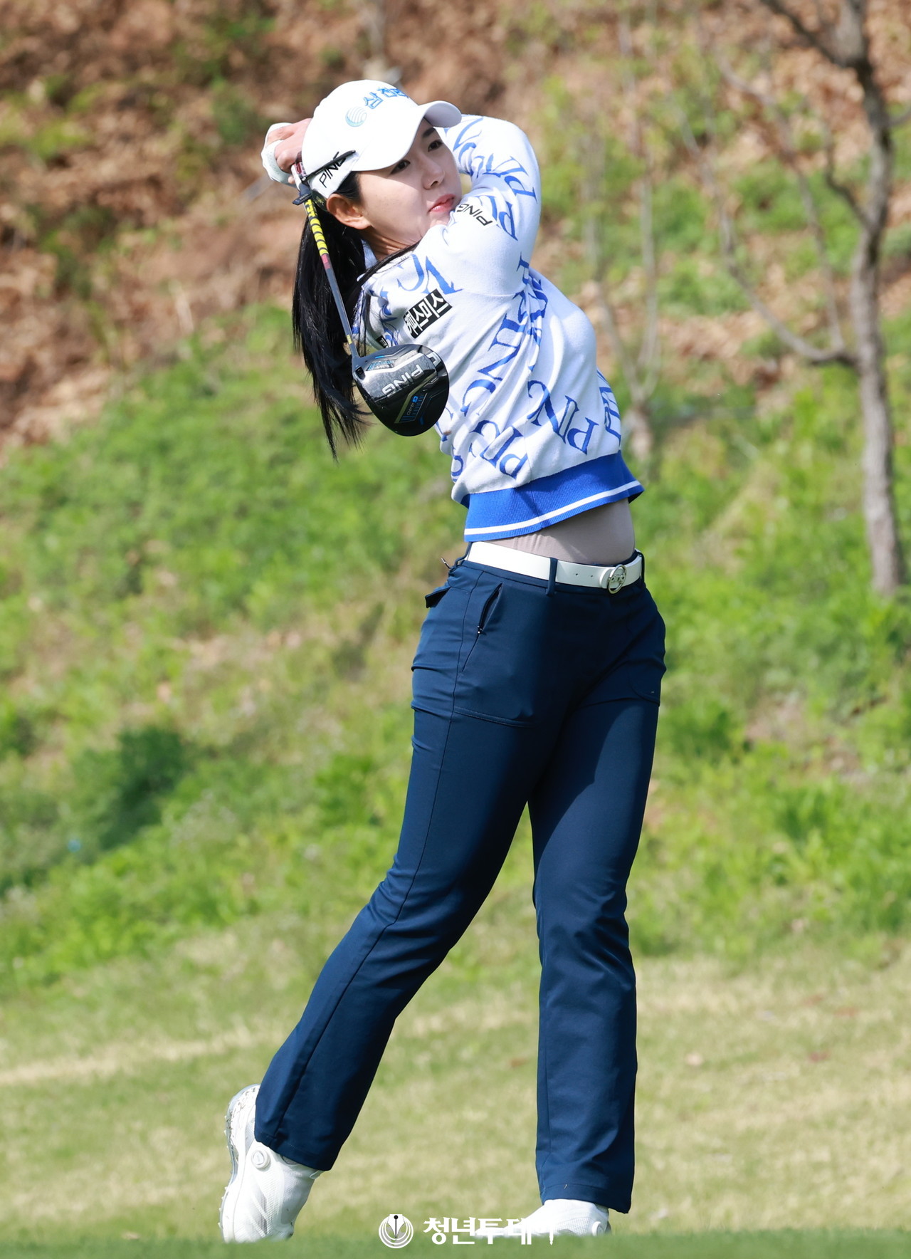 박보겸이 대회 마지막날인 27일 충청북도 충주시에 위치한 킹스데일 골프클럽에서 막을 올린 ‘덕신 EPC 챔피언십’2번 홀에서 드라이버 티샷을 날리고 있다. 2025.04.27 [사진=충주 김충구 기자]