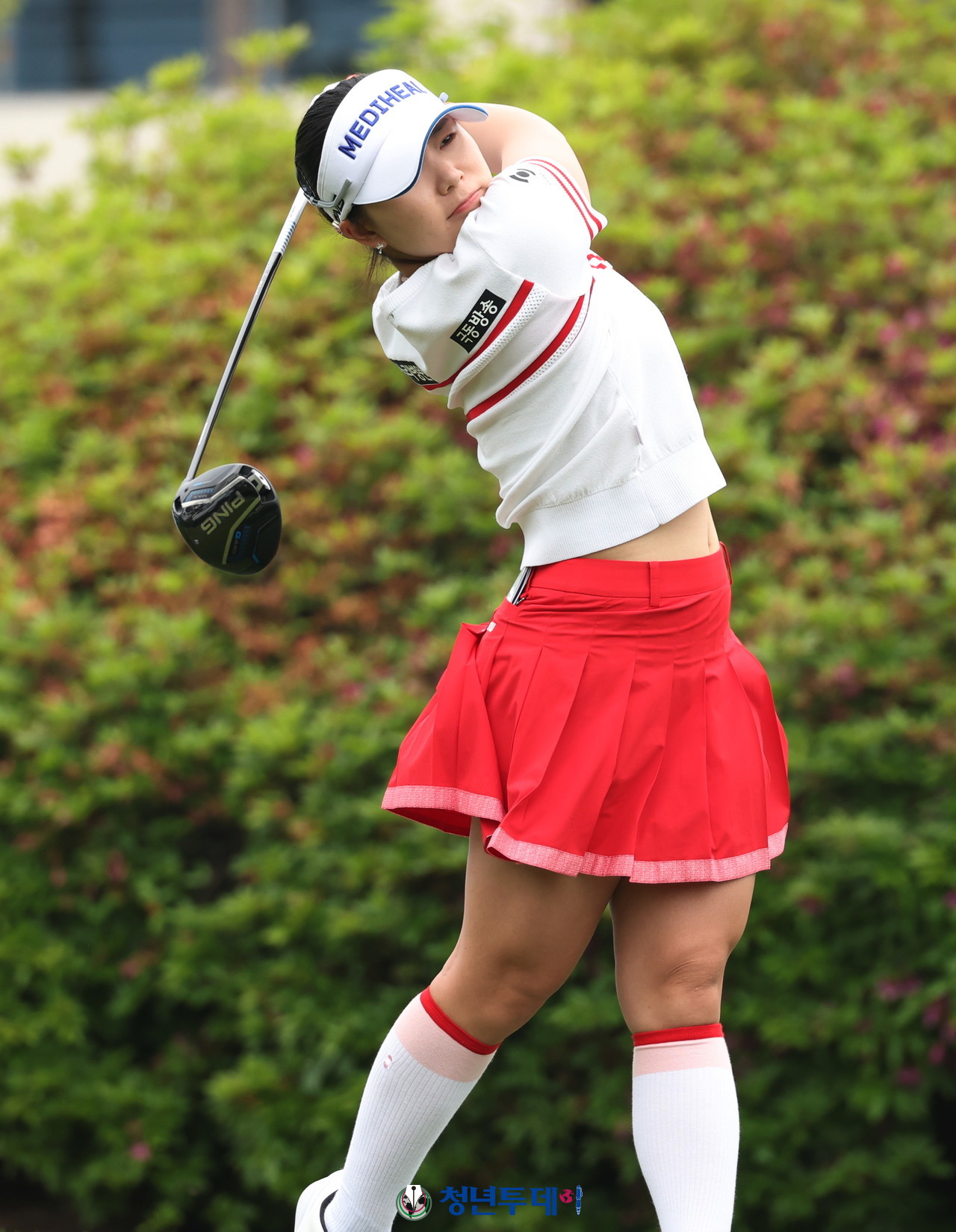 이다연이 16일 강원도 춘천에 위치한 라데나 골프클럽에서 펼쳐지는 2025시즌 KLPGA투어 ‘제17회 두산 매치플레이’10번 홀에서 티샷을 하고 있다.2025.05.16 [사진=춘천 김충구 기자]