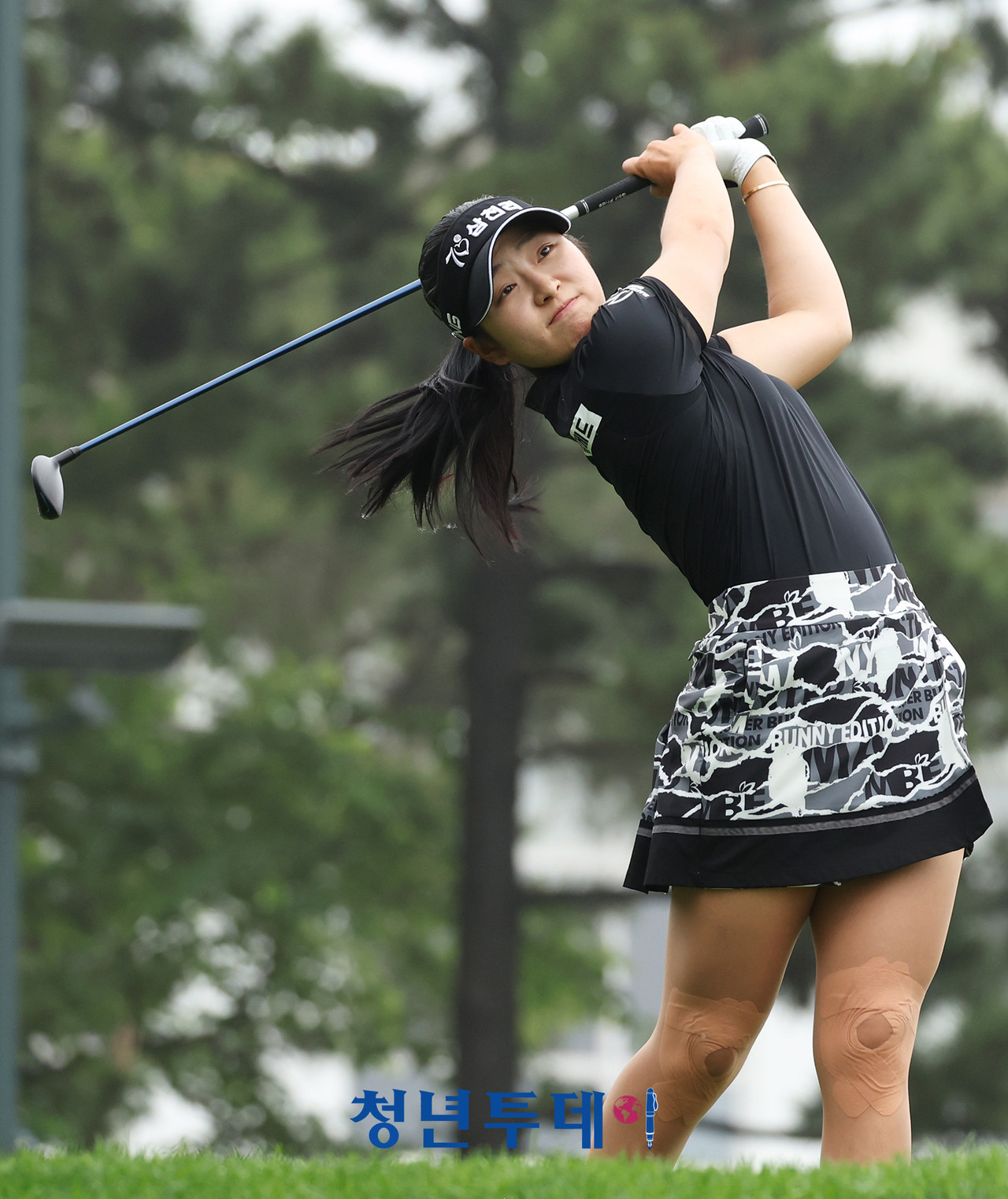 유현조가 2025시즌 KLPGA투어 ‘더헤븐 마스터즈’둘쨋날인 21일 경기도 안산에 위치한 더헤븐 컨트리클럽(파72/6,631야드) 10번홀에서 드라이버 티샷을 하고있다.2025.06.21[사진=안산 김충구 기자]