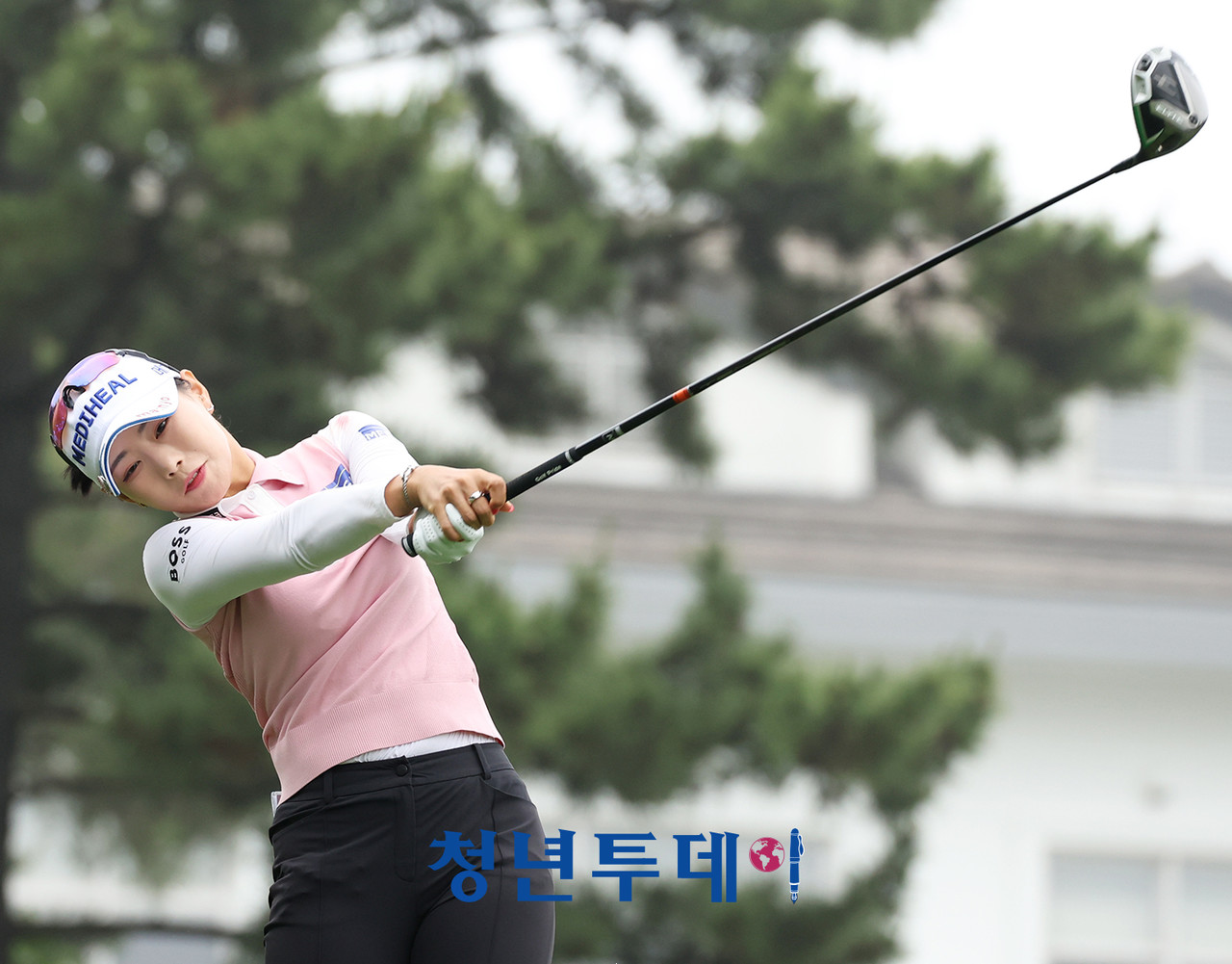 이채은이 2025시즌 KLPGA투어 ‘더헤븐 마스터즈’둘쨋날인 21일 경기도 안산에 위치한 더헤븐 컨트리클럽(파72/6,631야드) 10번홀에서 드라이버 티샷을 하고있다.2025.06.21[사진=안산 김충구 기자]