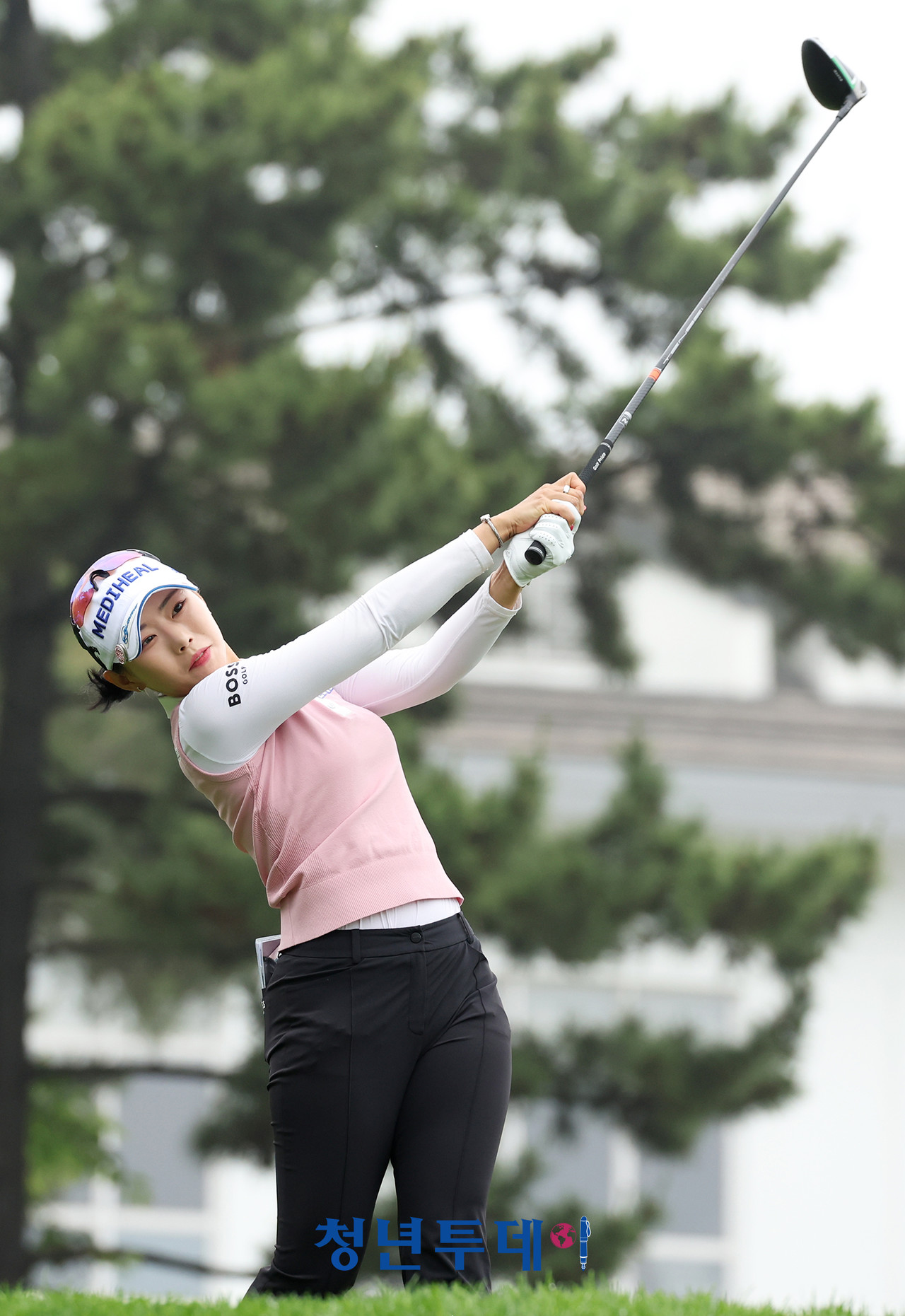 이채은이 2025시즌 KLPGA투어 ‘더헤븐 마스터즈’둘쨋날인 21일 경기도 안산에 위치한 더헤븐 컨트리클럽(파72/6,631야드) 10번홀에서 드라이버 티샷을 하고있다.2025.06.21[사진=안산 김충구 기자]