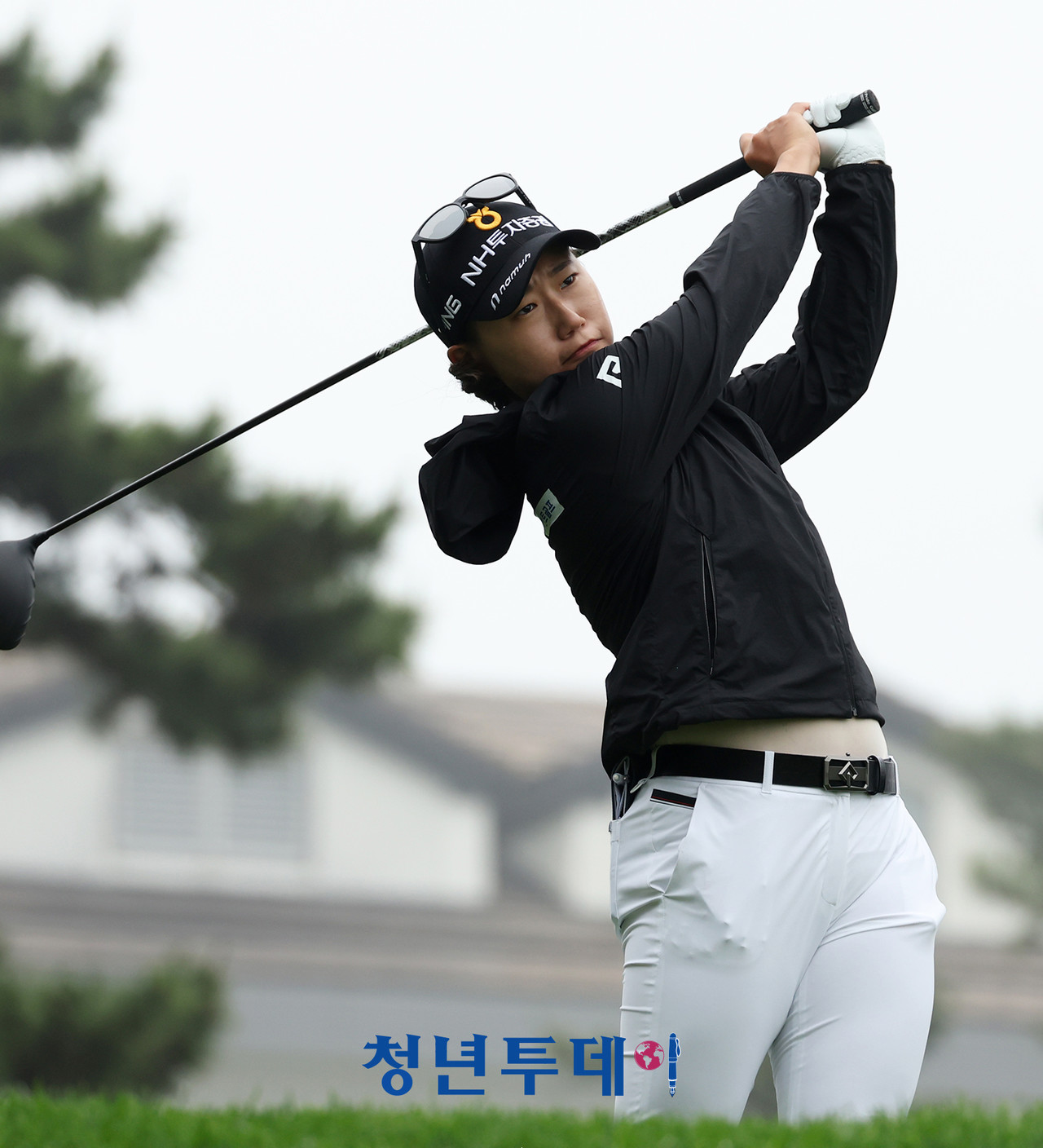 정윤지이 2025시즌 KLPGA투어 ‘더헤븐 마스터즈’둘쨋날인 21일 경기도 안산에 위치한 더헤븐 컨트리클럽(파72/6,631야드) 10번홀에서 드라이버 티샷을 하고있다.2025.06.21[사진=안산 김충구 기자]