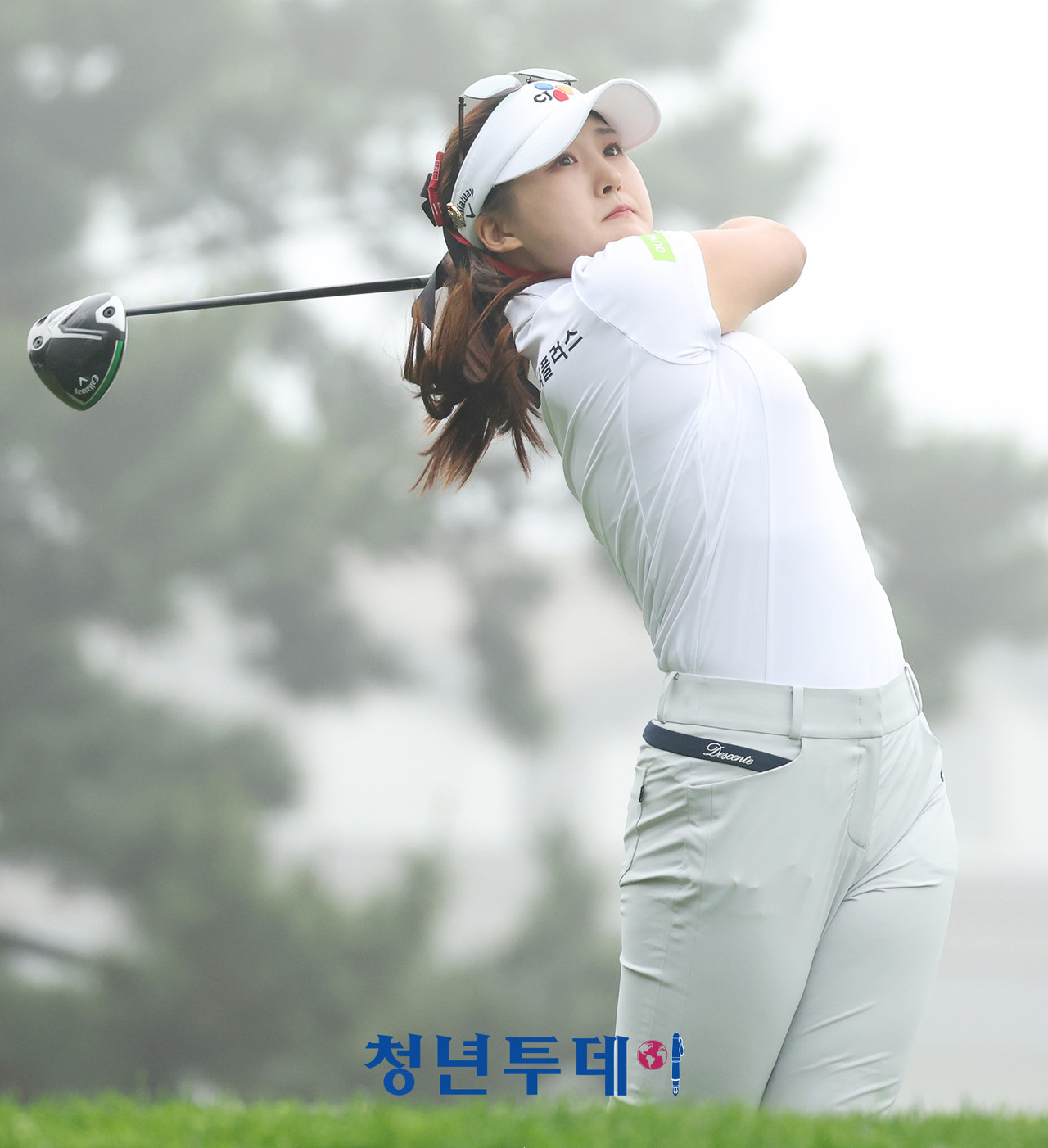 리 슈잉(중국)이 2025시즌 KLPGA투어 ‘더헤븐 마스터즈’둘쨋날인 21일 경기도 안산에 위치한 더헤븐 컨트리클럽(파72/6,631야드) 10번홀에서 드라이버 티샷을 하고있다.2025.06.21[사진=안산 김충구 기자]