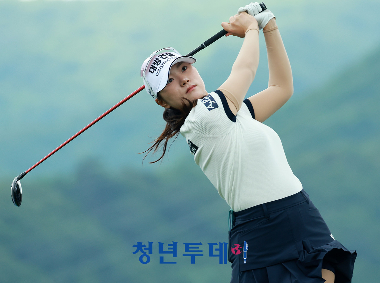 김민선이 강원도 평창에 위치한 버치힐 컨트리클럽(파 72/6,429야드)에서 막을 올린 2025 시즌 KLPGA투어 열네 번째 대회인 ‘맥콜 · 모나 용평 오픈’(총상금 10억 원, 우승상금 1억 8천만 원)에서 우승을 향한 티샷을 하고 있다. 2025.06.29 [사진=평창 김충구 기자]