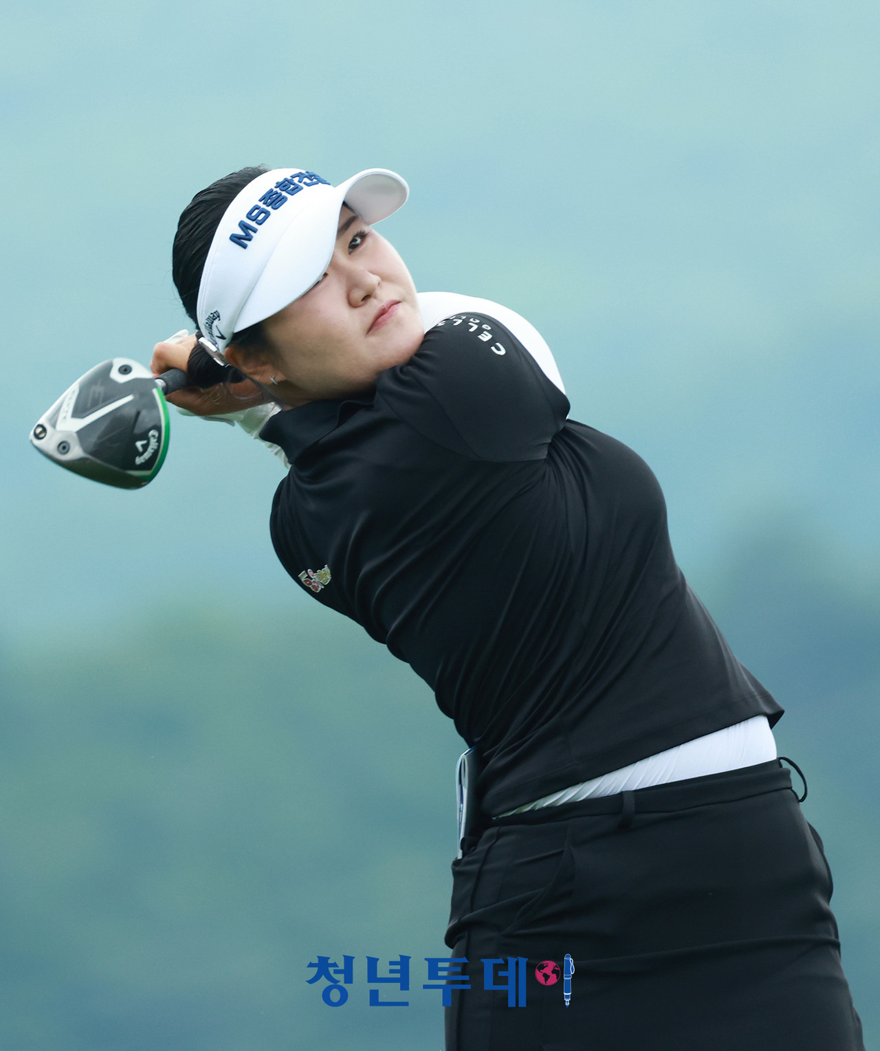 강가율이 강원도 평창에 위치한 버치힐 컨트리클럽(파 72/6,429야드)에서 막을 올린 2025 시즌 KLPGA투어 열네 번째 대회인 ‘맥콜 · 모나 용평 오픈’(총상금 10억 원, 우승상금 1억 8천만 원)에서 우승을 향한 티샷을 하고 있다. 2025.06.29 [사진=평창 김충구 기자]