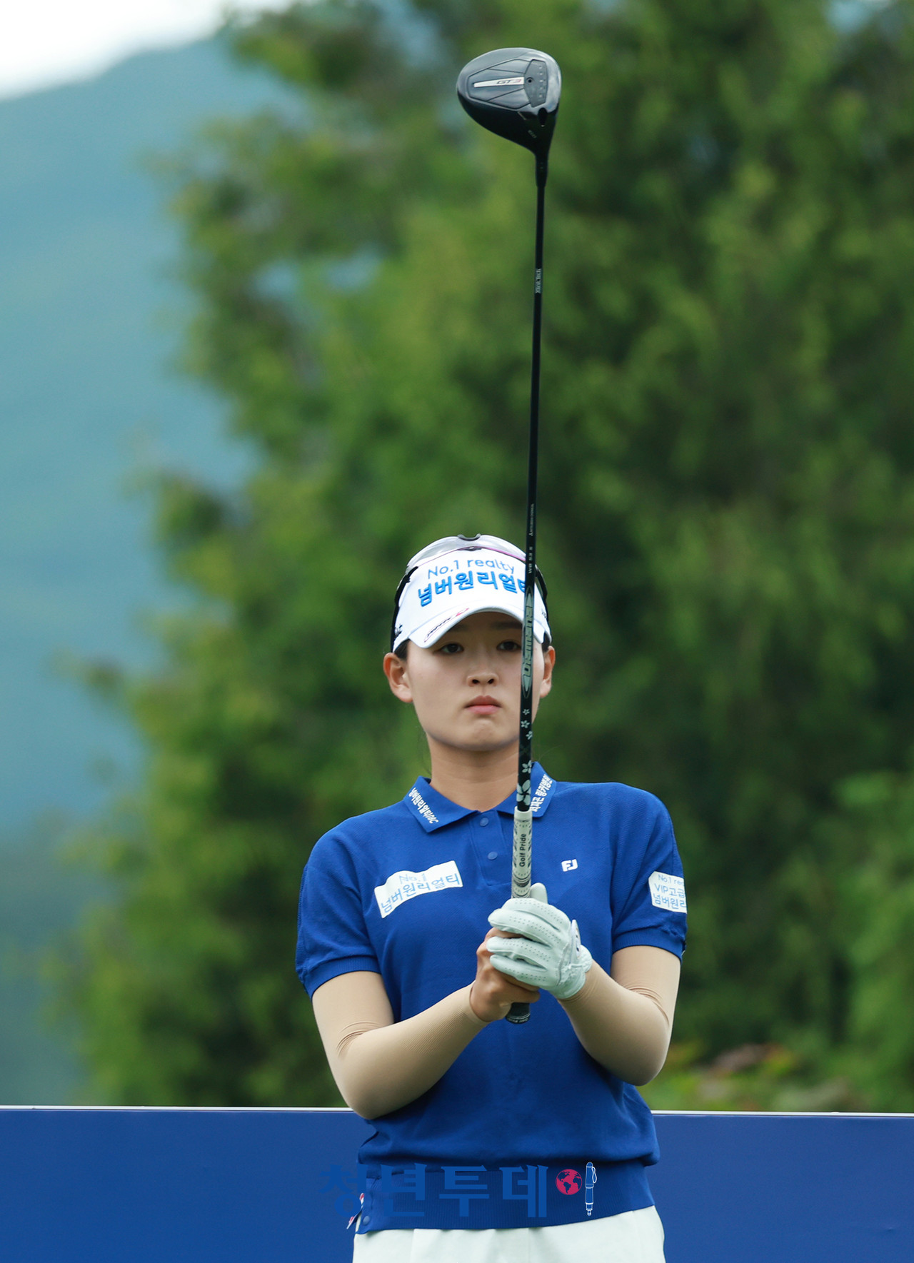 최예본이 강원도 평창에 위치한 버치힐 컨트리클럽(파 72/6,429야드)에서 막을 올린 2025 시즌 KLPGA투어 열네 번째 대회인 ‘맥콜 · 모나 용평 오픈’(총상금 10억 원, 우승상금 1억 8천만 원)에서 우승을 향한 티샷을 하고 있다. 2025.06.29 [사진=평창 김충구 기자]