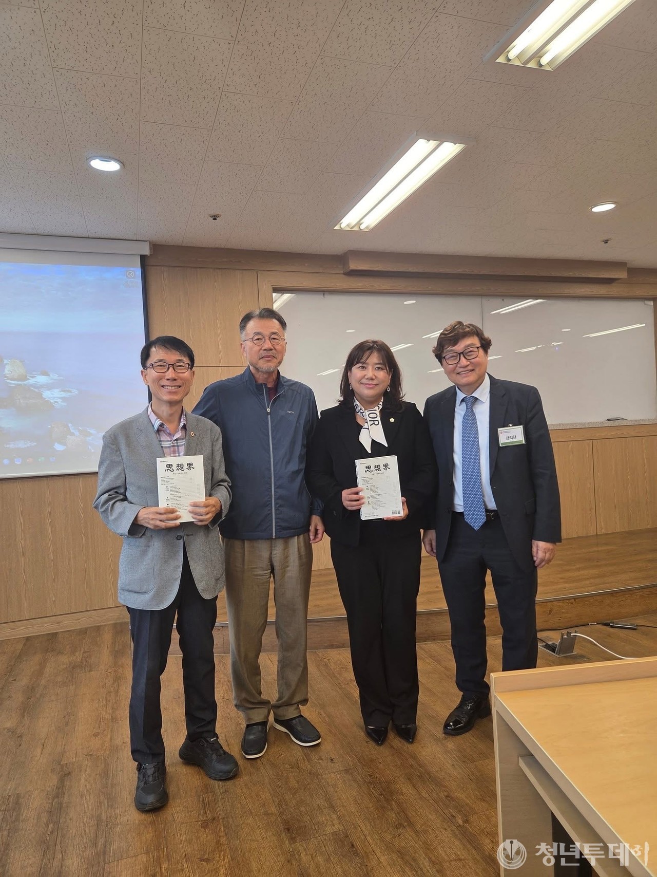 위촉식 전병주 의원(맨 좌측). 사진=서울시의회