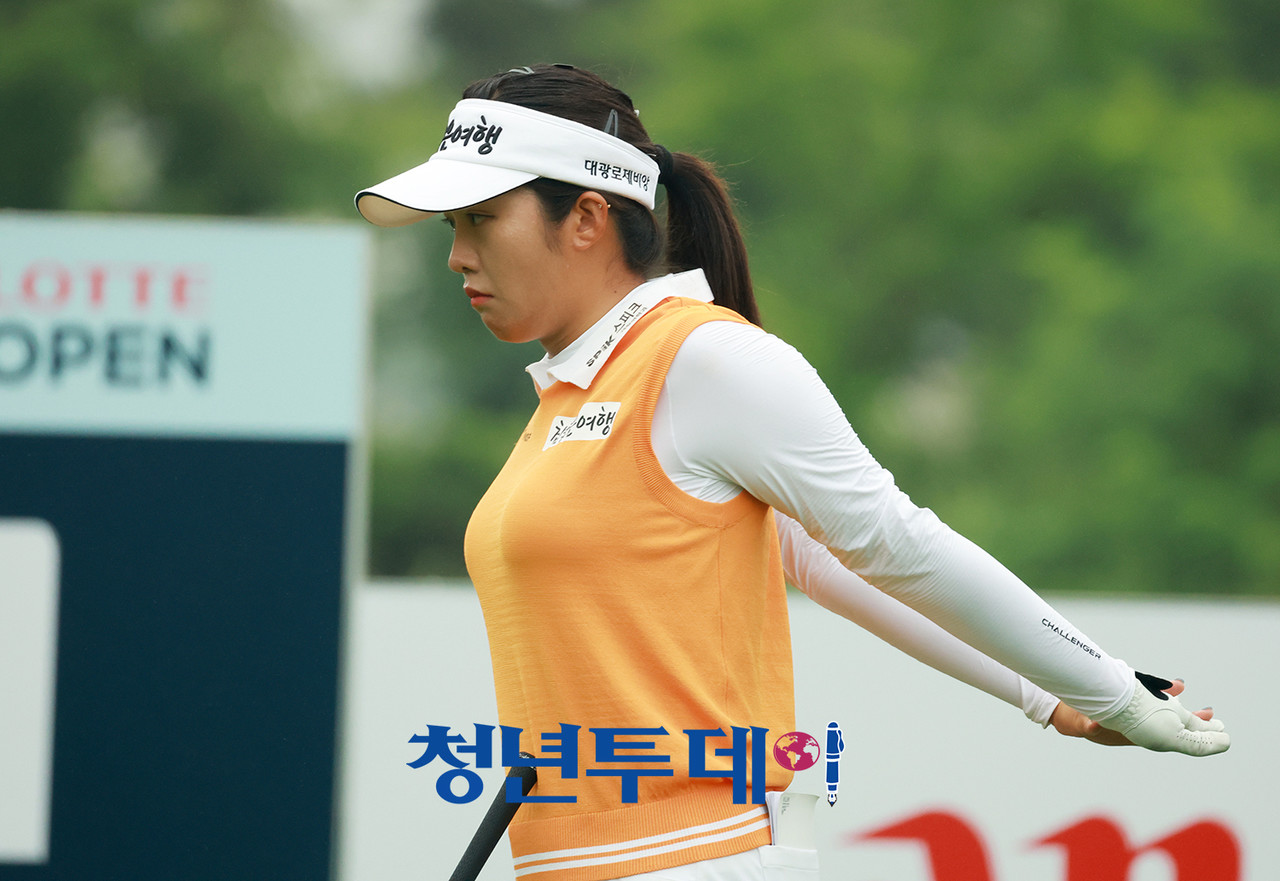 한나경이‘제15회 롯데 오픈 ’첫째날인 지난3일 인천 서구에 위치한 베어즈베스트 청라 골프클럽(파 72/6,684야드) 1번 홀에서 드라이버 티샷을 준비하고 있다. 2025.07.03 [사진=청라 김충구 기자]