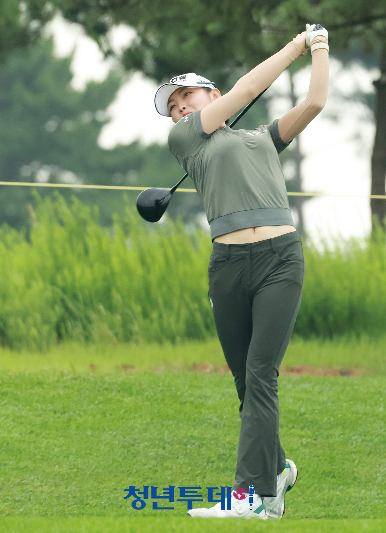 현세린이 ‘제15회 롯데 오픈 ’첫째날인 지난3일 인천 서구에 위치한 베어즈베스트 청라 골프클럽(파 72/6,684야드) 2번 홀에서 드라이버 티샷을 하고 있다. 2025.07.03 [사진=청라 김충구 기자]