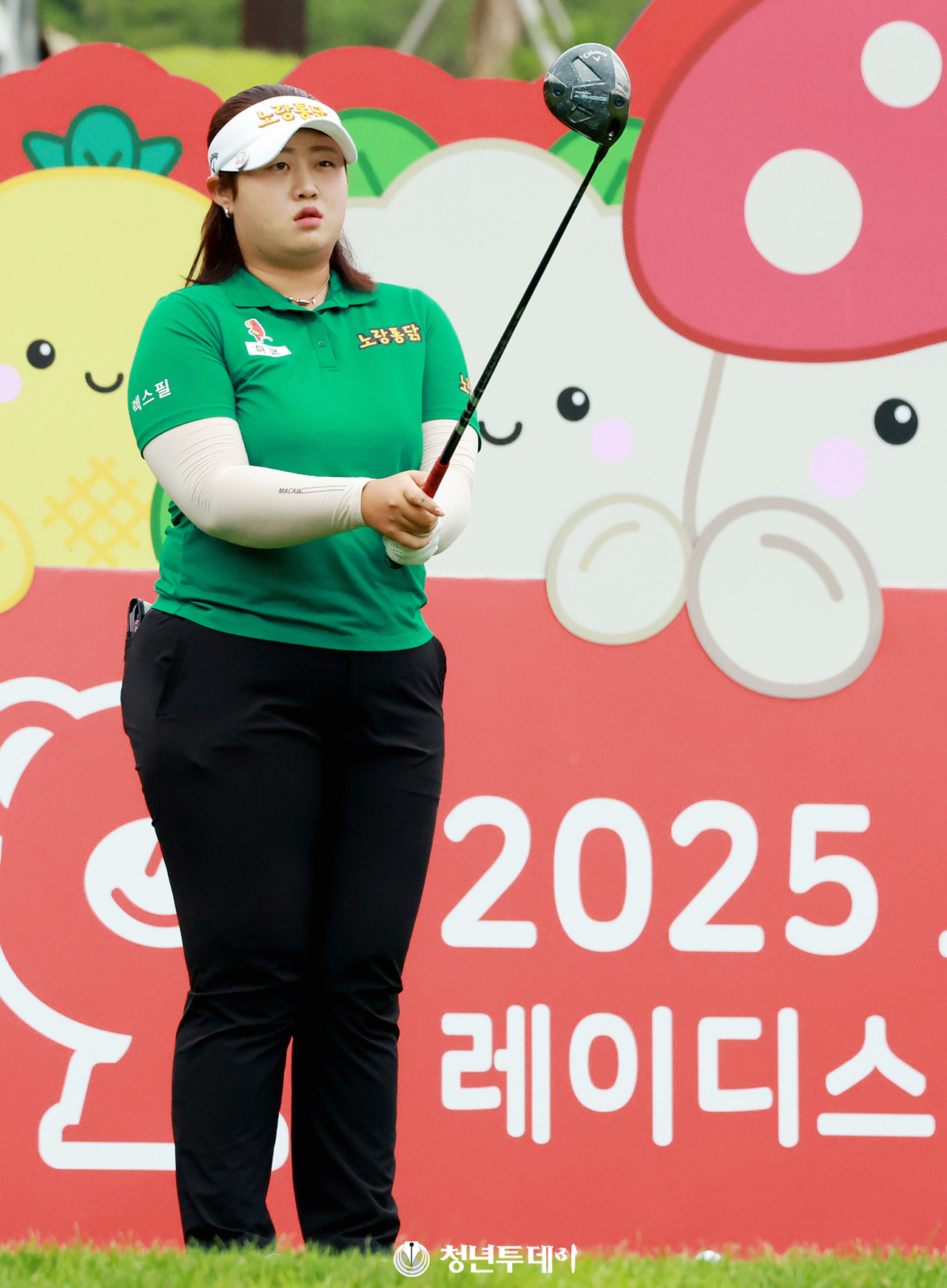 정소이가 31일 강원도 원주시에 위치한 오로라 골프&리조트(파72/6,509야드)에서 열리는 ‘2025 오로라월드 레이디스 챔피언십’(총상금 10억 원, 우승상금 1억 8천만 원)에 참가해 1번홀 플레이를 하고있다. 2025.07.31[사진=원주 김충구 기자]