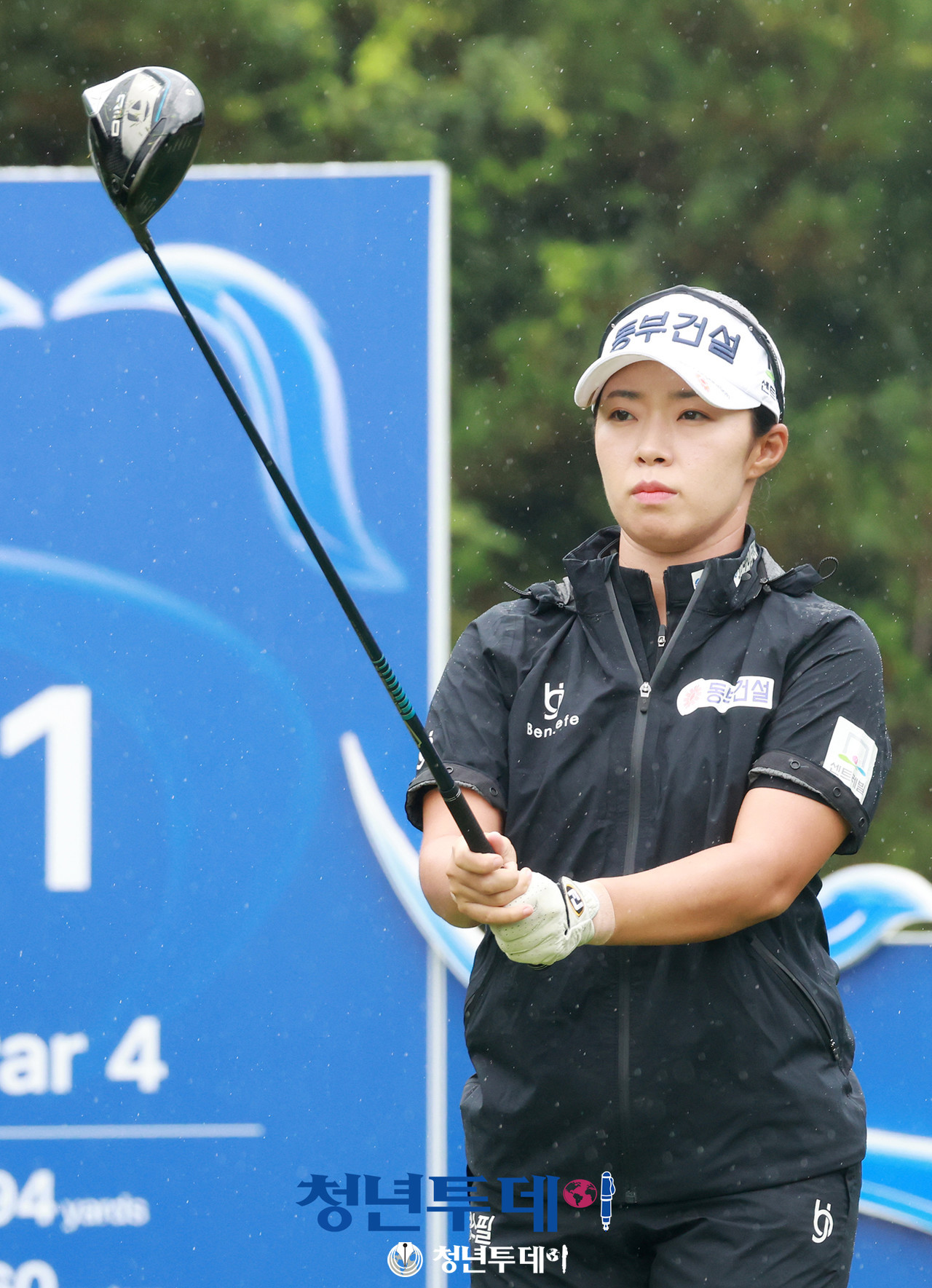 김수지가 제주도 서귀포시에 위치한 사이프러스 골프앤리조트에서 막을 올린 ‘제12회 제주삼다수 마스터스’ 1번 홀에서 플레이를 하고있다.2025.08.09[사진=제주 김충구 기자]
