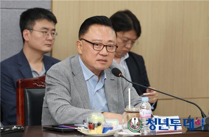 발엉하는 고동진 위원장. 사진=국민의힘 강남병 당협