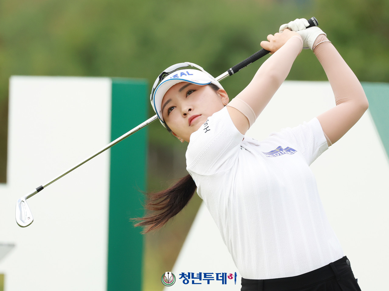 이예원이 20일 인천 청라에 위치한 베어즈베스트 청라(파72, 예선: 6,781야드 / 본선: 6,813야드)에서 막을올린 2025시즌 스물네 번째 대회인 ‘하나금융그룹 챔피언십’(총상금 15억 원, 우승상금 2억 7천만 원)에서 우승을 향한플레이를 하고있다.2025.9.20[사진=청라 김충구 기자]